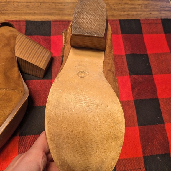 American Eagle Suede Ankle Booties 6.5 - Picture 4 of 4